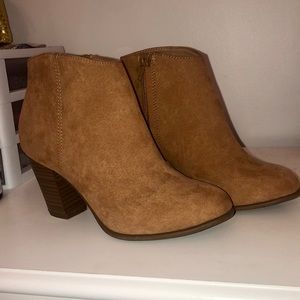 Old Navy Block Heel Suede Booties Size 6